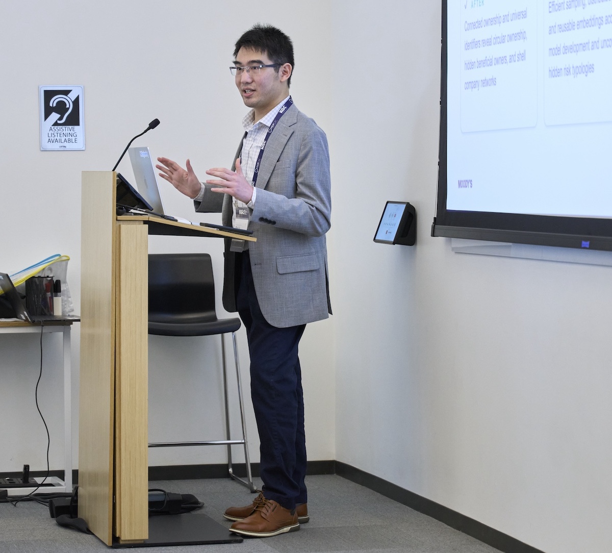 Mike Xu from Moody's presenting at the Knowledge Graph Conference